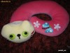 Perna  de voiaj/ pt.auto /gat/ceafa pt. copii,varsta 0+ TOMME TIPPEE ROZ ca nou, iubitorilor de pisicute :) CA HELLO KITTY SAU ANGEL CAT SUGAR