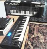 Vand midi controller M-Audio Axiom 61.Include cd original Ableton Live 6, cablu Usb, kit de instalare.