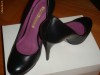 Pantofi Buffalo London originali,superbi,cu platforma,marimea 40 (dar merg si la un 39) sunt piele interior/exterior.