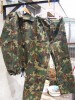 Combinezon/costum camuflaj de padure util pt pescuit, vanatoare, airsoft din material DOC (bumbac 100% extrem de rezistent si aerisit))