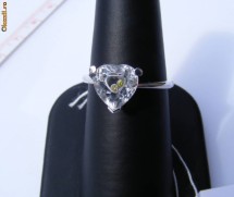 UNICAT: Inel DIAMANTE DANSATOARE in TOPAZ alb inimioara foto