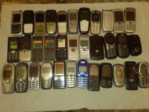 Vand lot telefoane pt piese Nokia , Sony ericsson , Motorola , Siemens , Alcatel , Samsung , Vodafone , Zapp . 1O ron bucata .