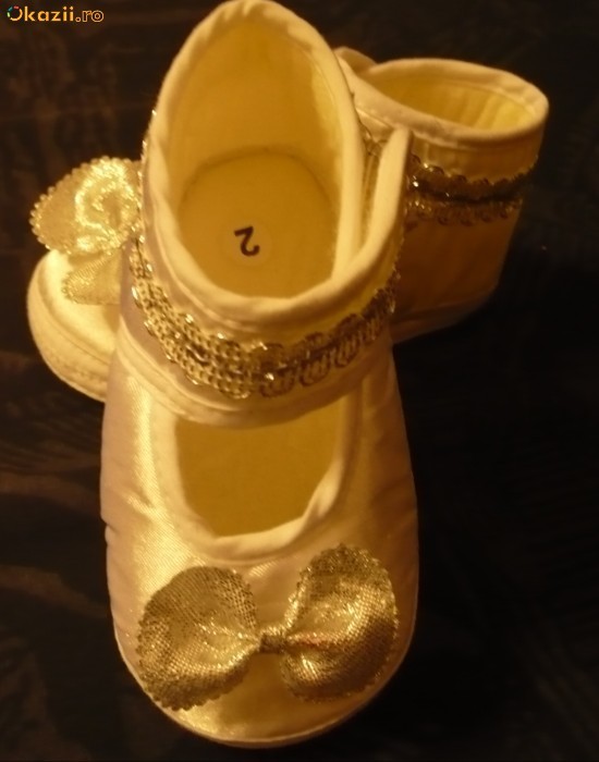 Pantofiori albi de satin 3-6 luni NOI foto mare