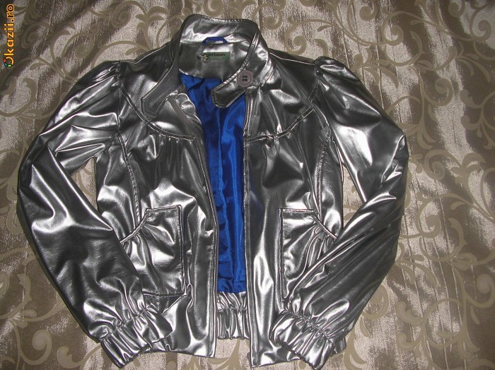 Super jacheta fashion inspiratie 80's  argintie marca Mis Behave vintage Uk foto mare