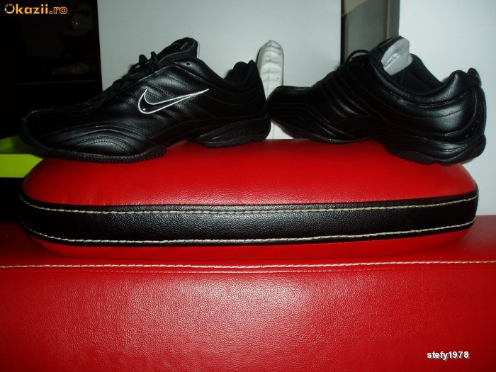 ADIDASI NIKE (adidas,puma,lacoste,reebok) foto mare