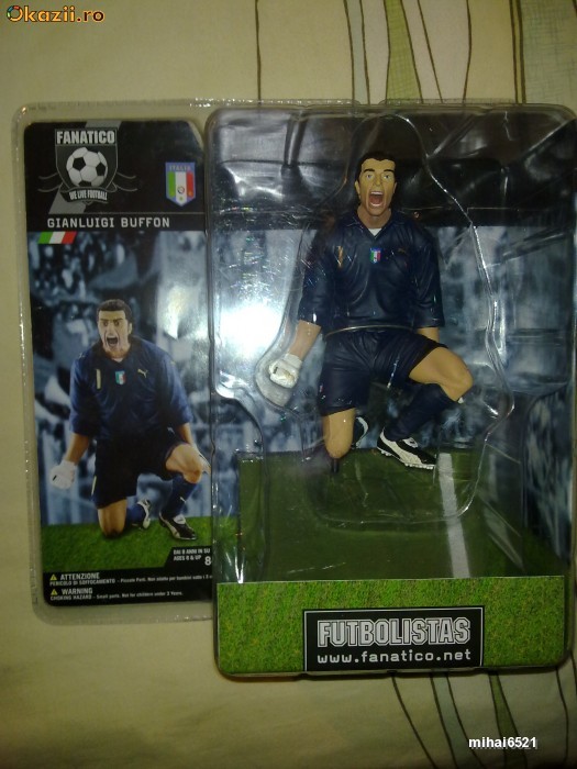 Figurina Gianluigi Buffon foto mare