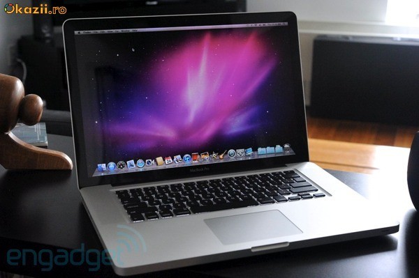 Macbook Pro Unibody foto mare