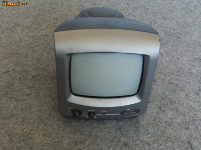 MONITOR SUPRAVEGHERE + DISTRIBITOR VIDEO CU 4 INTRARI AUDIO STEREO VIDEO foto mare