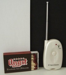 Detector de emisie radio (de exemplu,telefon mobil in functiune)