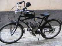 Bicicleta cu motor foto