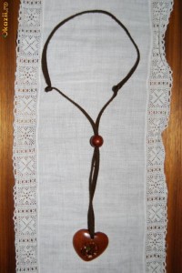 cravata snur, cu seminte si lemn, pentru bluza sau camasa