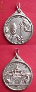 Medalie  papa BENEDICTUS XVI, argint(?)ata foto