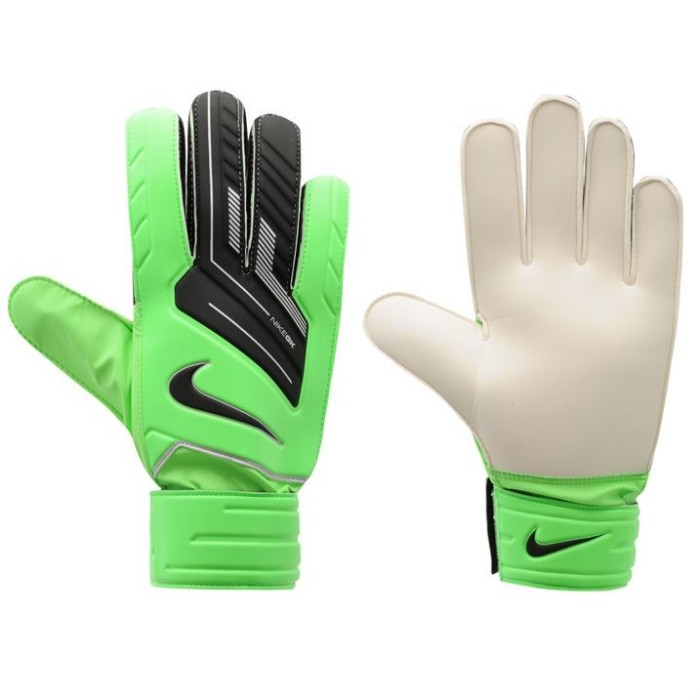 Вратарские перчатки Nike Match Junior. Мяч футбольный Sondico National в К